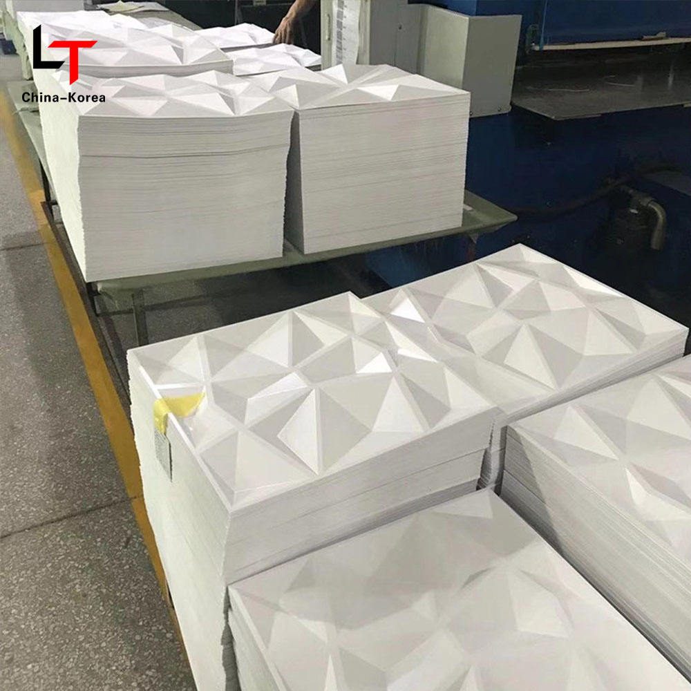 Moderne 3D PVC veggpanel/klistremerke Interiør Vanntett Matt Svart Diamantform for Stue Soverom Veggdekorasjon Vanntett