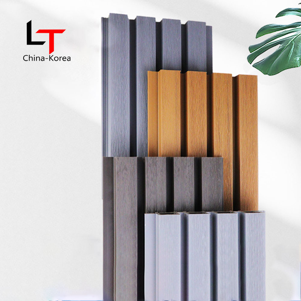 Tretekstur og svart mønster utvendig lamellveggbekledning Eksternt dekorativt husbekledning Wpc riflet utendørs veggpaneler