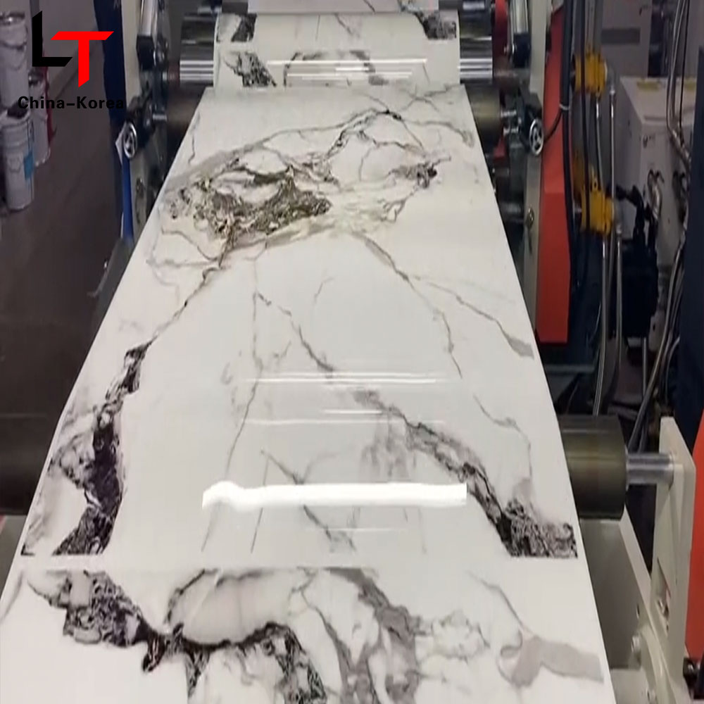 Metallisk marmor Gylden PVC-film Varmeoverføringsdekorfilm Varmstemplingsrull for vakuumpressefolie Produsent Gulllaminering